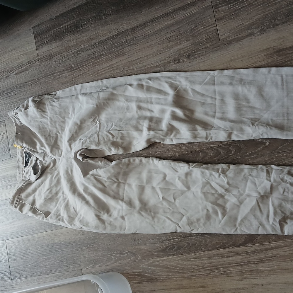 Lightweight dress pant
